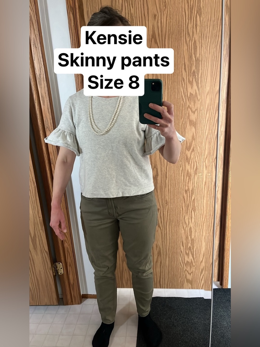 Kensie Olive sage skinny 99% cotton pants size 8 / 29 short. 16" waist